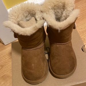 Kid UGG boot only 3 used good condition